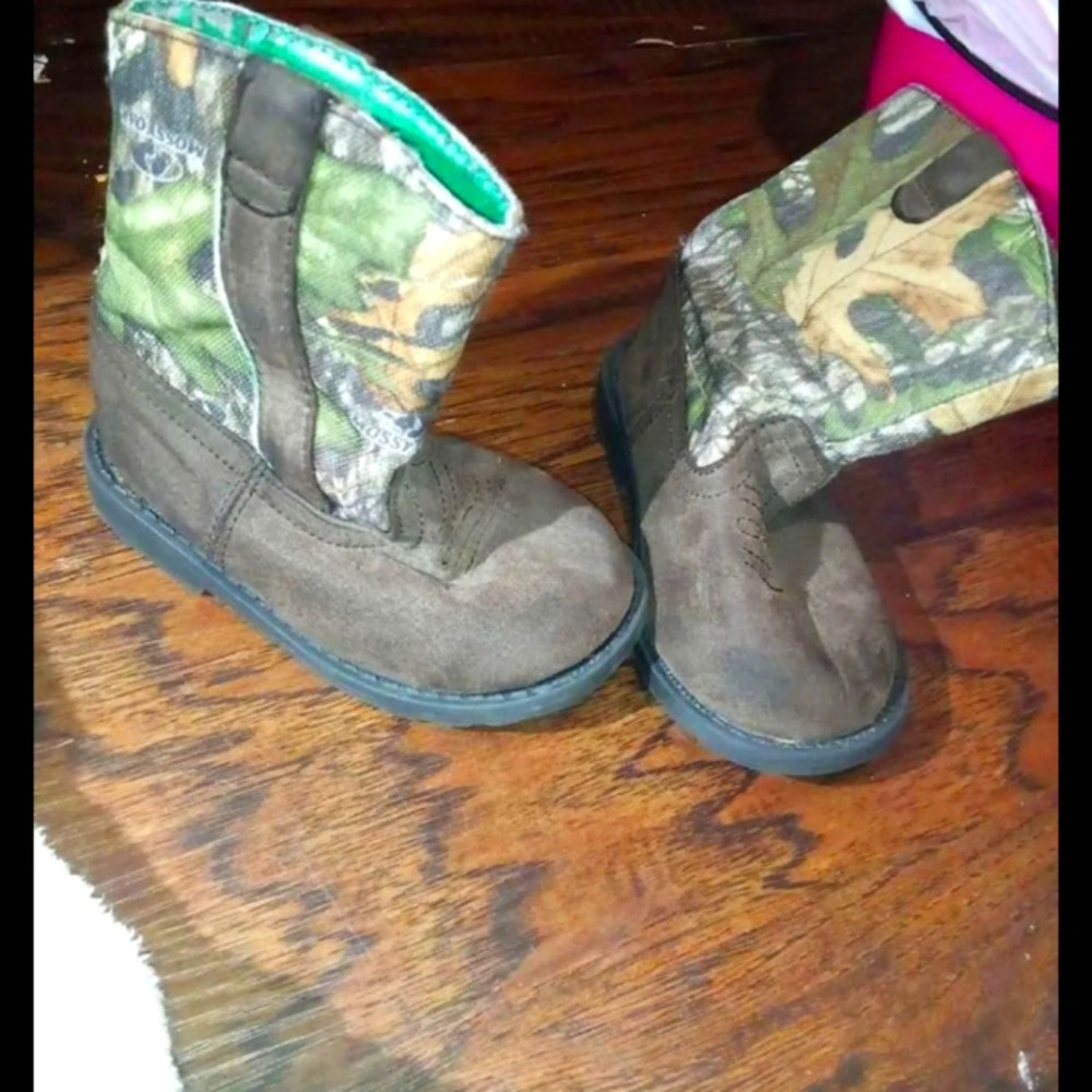 Mossy oak camouflage Boots for toddlers size 5